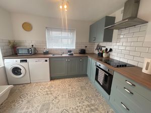 Kitchen/Breakfast Room- click for photo gallery